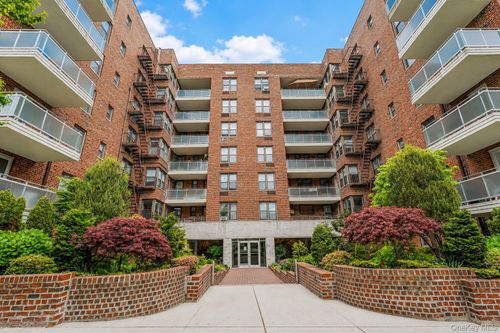 9511 Shore Rd, Brooklyn, NY, 11209-7550 | Card Image