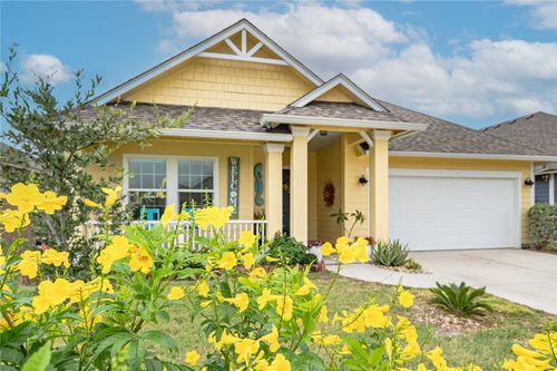 105 Shadow Moss Ln, Rockport, TX, 78382-2002 | Card Image