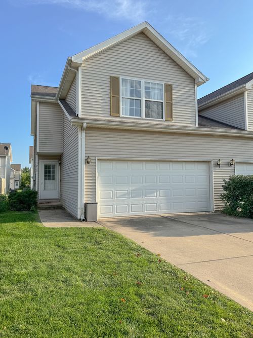 1211 Riviera Dr, Bloomington, IL, 61701-7309 | Card Image