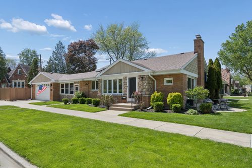6340 N Indian Rd, Chicago, IL, 60646-3825 | Card Image
