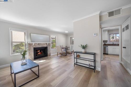 427 Chalda Way, Moraga, CA, 94556-2347 | Card Image