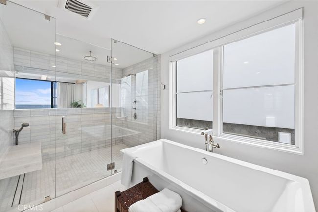 2148 E Oceanfront, House other with 5 bedrooms, 5 bathrooms and 3 parking in Newport Beach CA | Image 46