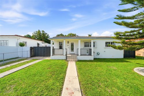 465 E 38th St, HIALEAH, FL, 33013-2722 | Card Image