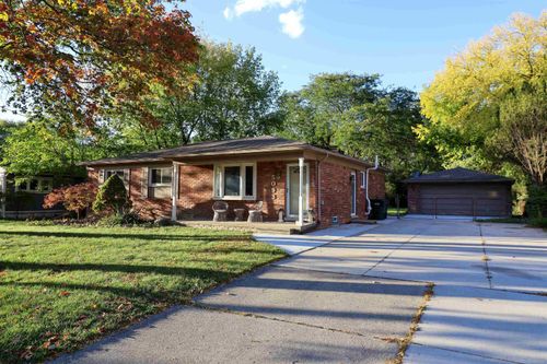 5093 Northlawn Dr, Sterling Heights, MI, 48310-6620 | Card Image