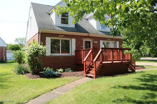 2621 Graham Ave, Akron, OH, 44312-1557 | Card Image