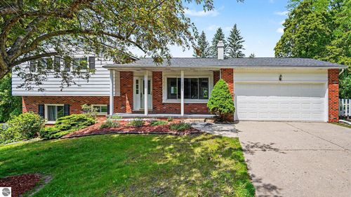 1012 Highland St, Mt Pleasant, MI, 48858-3325 | Card Image