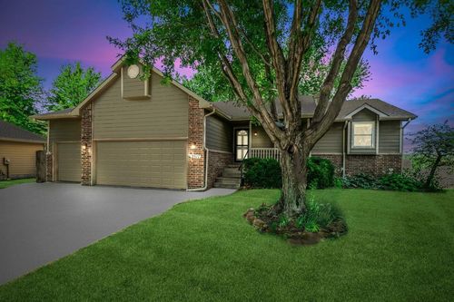 2517 N Covington Cir, Wichita, KS, 67205-2016 | Card Image