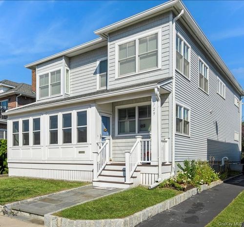729 W Penn St, Long Beach, NY, 11561-2831 | Card Image