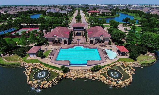 Lakes on Eldridge North offers many activities at the clubhouse | Image 44