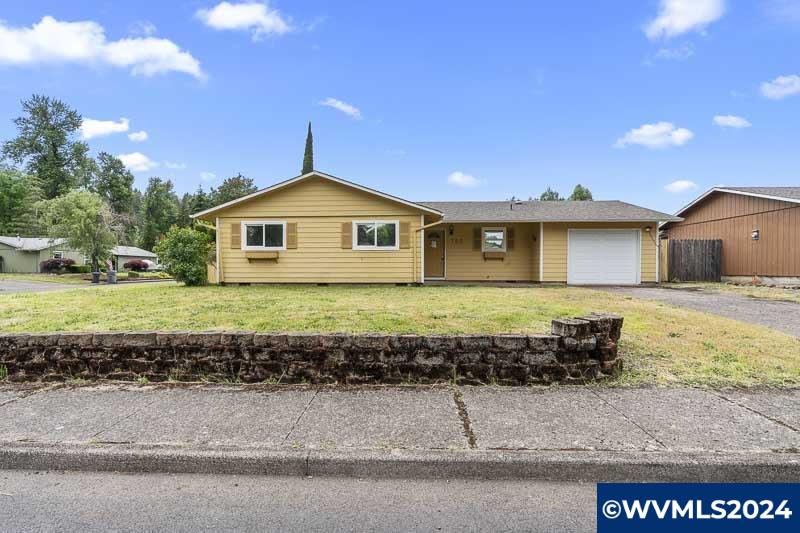 Sheila St, Dallas, OR 97338