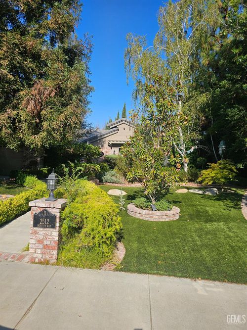 2512 Moffitt Way, Bakersfield, CA, 93309-4393 | Card Image