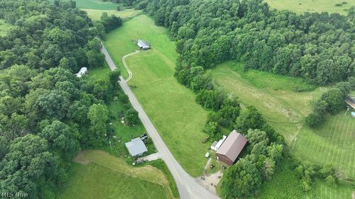 9805 Crooked Creek Rd Se, Uhrichsville, OH, 44683-7534 | Card Image
