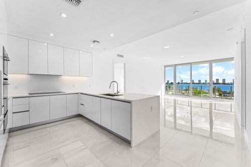 304-220 Lake Shore Dr, Lake Park, FL, 33403-3584 | Card Image