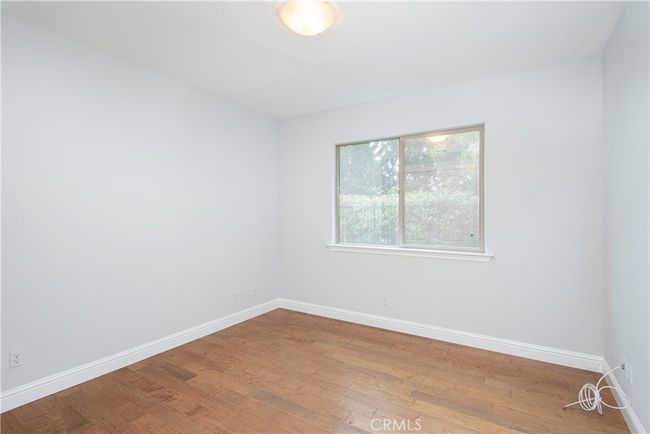 Large guest bedroom One | Image 37