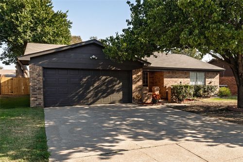 304 Cambridge Drive, Saginaw, TX, 76179 | Card Image