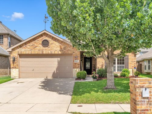 8645 Running River Ln, Fort Worth, TX, 76131-3381 | Card Image