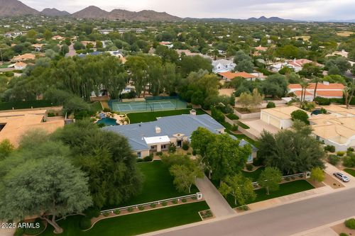 8660 N Morning Glory Rd, Paradise Valley, AZ, 85253-2238 | Card Image