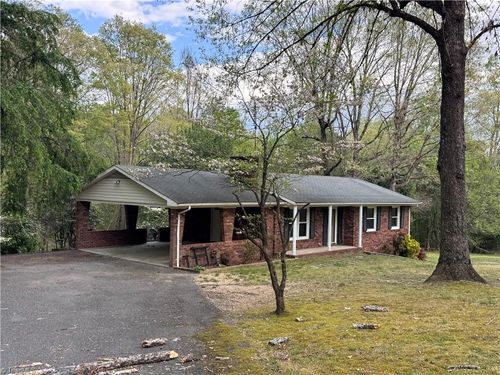 215 Cardinal Ln, Ronda, NC, 28670-9029 | Card Image