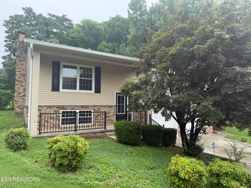 2028 Wayne Cir, Maryville, TN, 37804-3439 | Card Image