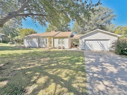 3690 S Crysler Ave, Independence, MO, 64055-3113 | Card Image
