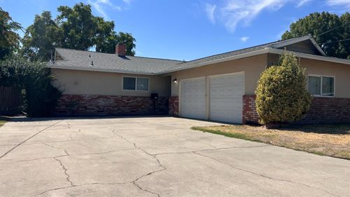 630 Julian St, Turlock, CA, 95380-3810 | Card Image