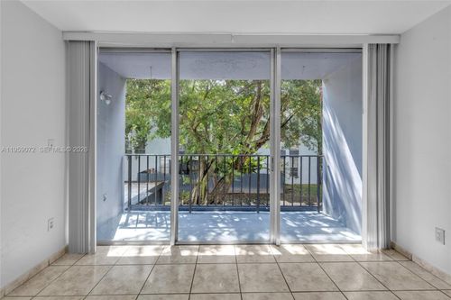 apt-210-210 Fontainebleau Blvd, Miami, FL, 33172-4570 | Card Image
