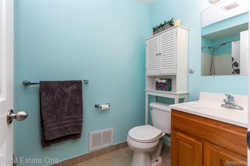 33119 Robeson St, Saint Clair Shores, MI, 48082-2918 | Card Image