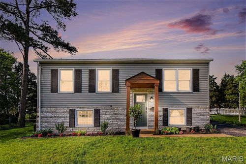1104 Dauphine Ln, Manchester, MO, 63011-4118 | Card Image