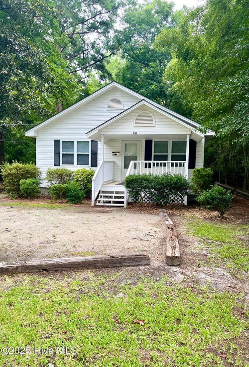 218 E Lewis St, Whiteville, NC, 28472-4252 | Card Image