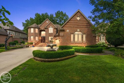 57177 Covington Dr, Washington Twp, MI, 48094-3160 | Card Image