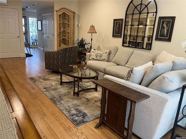 105 - 105 Carriage Ln, Condo with 2 bedrooms, 4 bathrooms and null parking in Plainview NY | Image 6