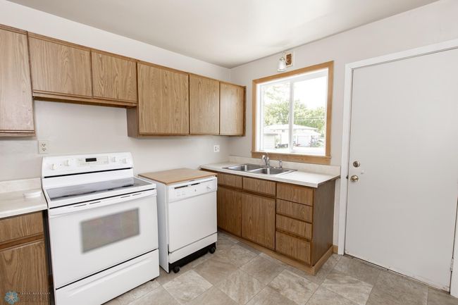 Kitchen | Image 7