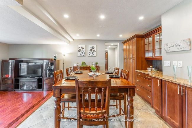 704 - 15 Elizabeth St N, Condo with 3 bedrooms, 2 bathrooms and null parking in Mississauga ON | Image 6
