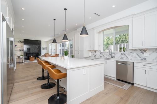 576 Linton St, Coquitlam, BC, V3J6J2 | Card Image