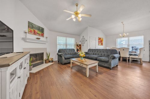 300 Elk Run Dr, Fort Worth, TX, 76140-5542 | Card Image