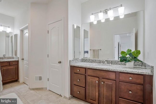 42523 Benfold Sq, Townhouse with 3 bedrooms, 3 bathrooms and null parking in BRAMBLETON VA | Image 13