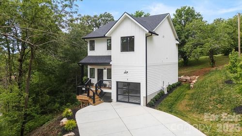 8 Wildwood Park Knl, Weaverville, NC, 28787-7203 | Card Image