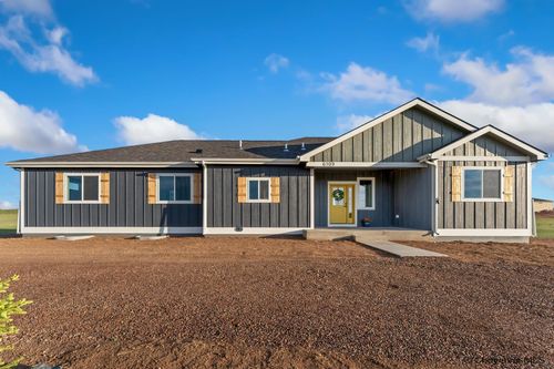 6109 Crazy Horse Rd, Cheyenne, WY, 82009 | Card Image