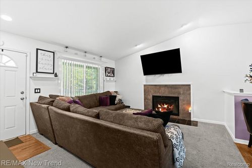9125 Mandon Rd, White Lake, MI, 48386-4263 | Card Image