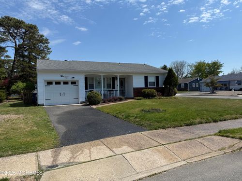 2 Brakenbury Dr, Toms River, NJ, 08757-4421 | Card Image