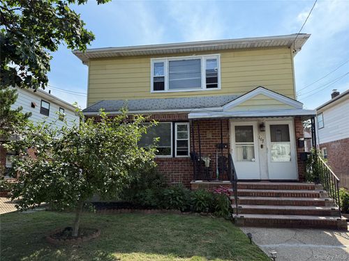 107 Gibson Blvd, Valley Stream, NY, 11581-3364 | Card Image