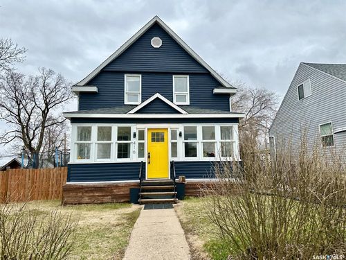 416 3rd Street Se, Weyburn, SK, S4H2C8 | Card Image