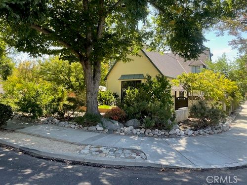 470 W 11th St, Claremont, CA, 91711-3833 | Card Image