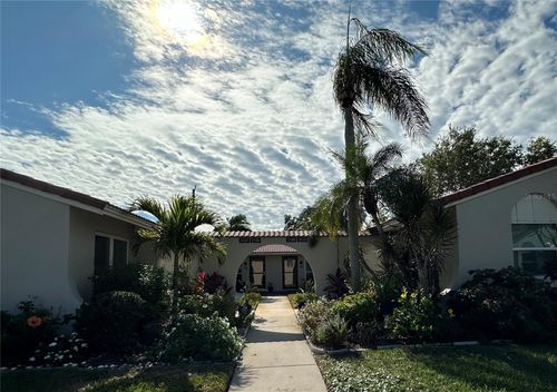 v2-2105 Pueblo Cir, SARASOTA, FL, 34231-5609 | Card Image