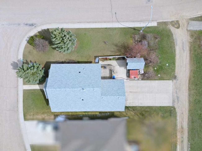 401 Slade Place, Home with 3 bedrooms, 2 bathrooms and 4 parking in Nanton AB | Image 30