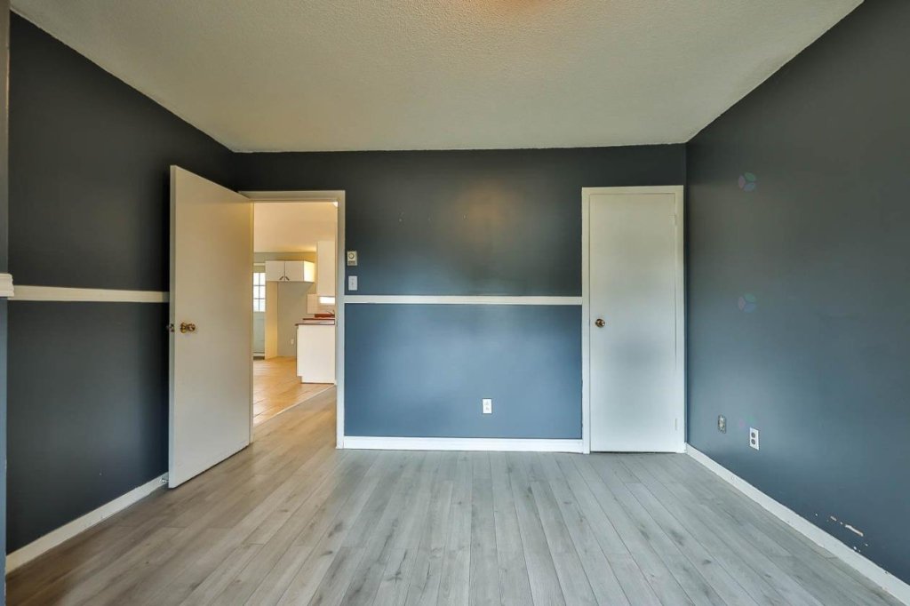 Residential Lease in Val-des-Bois 2