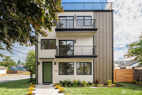 11256 Evanston Avenue N, Seattle, WA, 98133 | Card Image