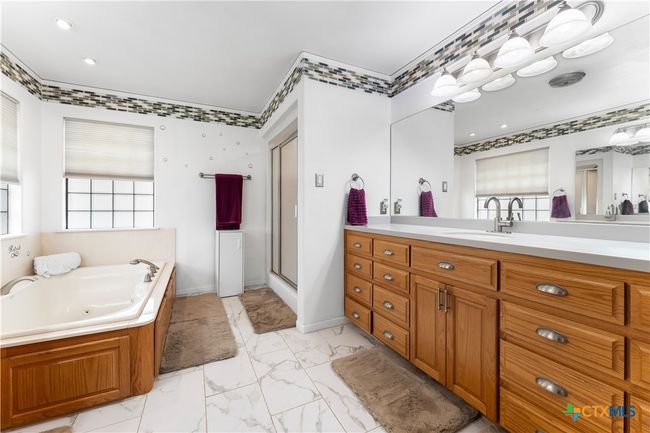 Primary bathroom Main level | Image 20