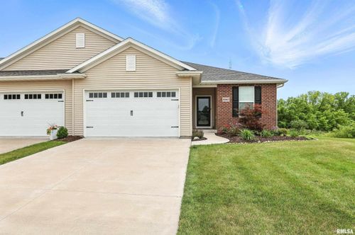 5547 E Creekside Ln, Bettendorf, IA, 52722-3561 | Card Image