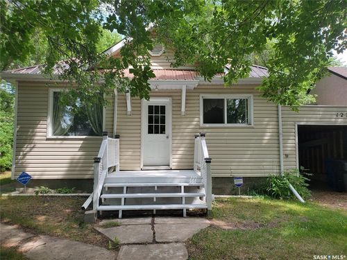 122 Wall Ave, Kamsack, SK, S0A1S0 | Card Image